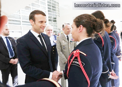 Emmanuel Macron passe en revue les Armées