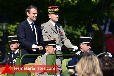 Pierre de Villiers et Emmanuel Macron remontant les champs élysées